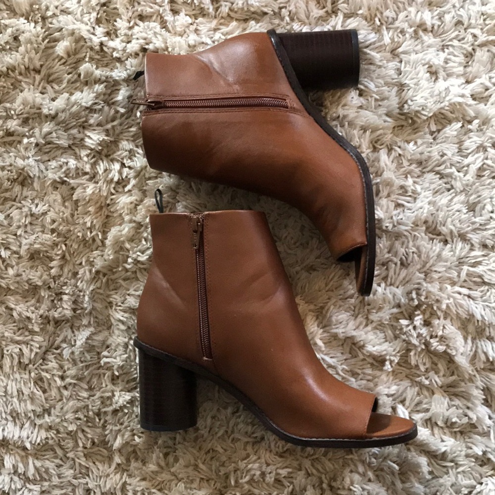 Brown Open-toed Booties